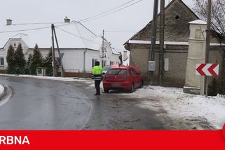 Smrtelný náraz do domu. 90letý řidič zemřel po nehodě u Mohelnice